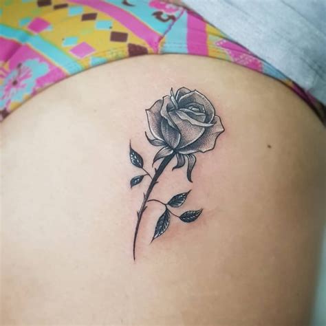 tattoo de rosas na bunda|Tatuagem no bumbum: 85 inspirações de apaixonar